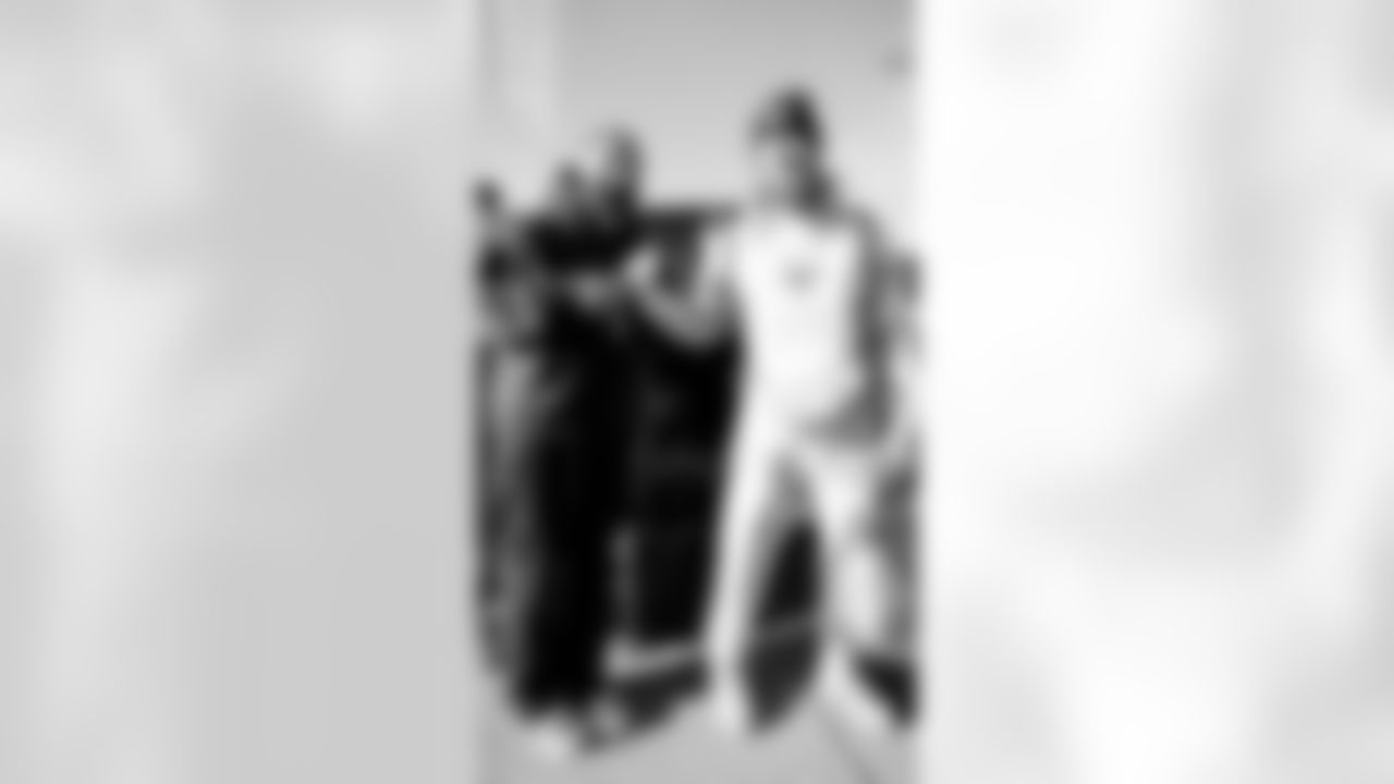 LB Curtis Robinson, TE George Kittle