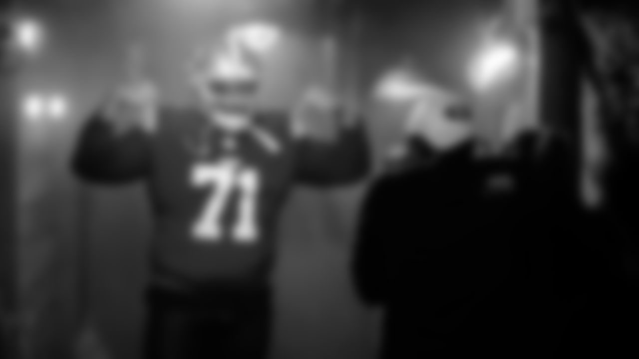 T Trent Williams