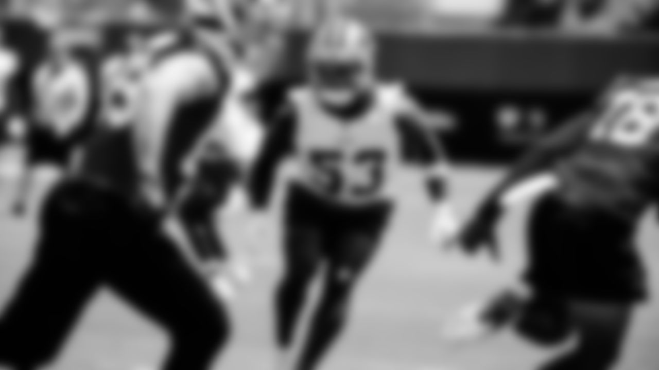 LB Dee Winters