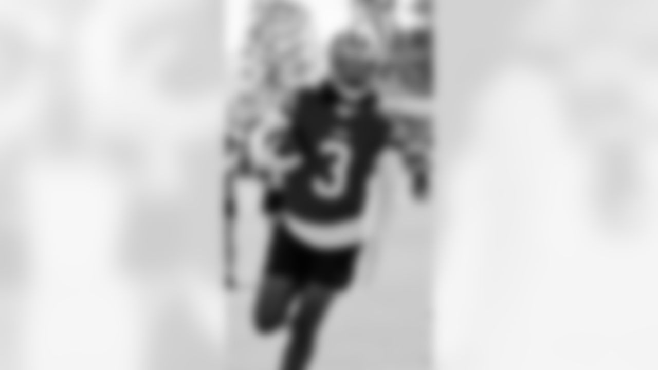 WR Malik Knowles