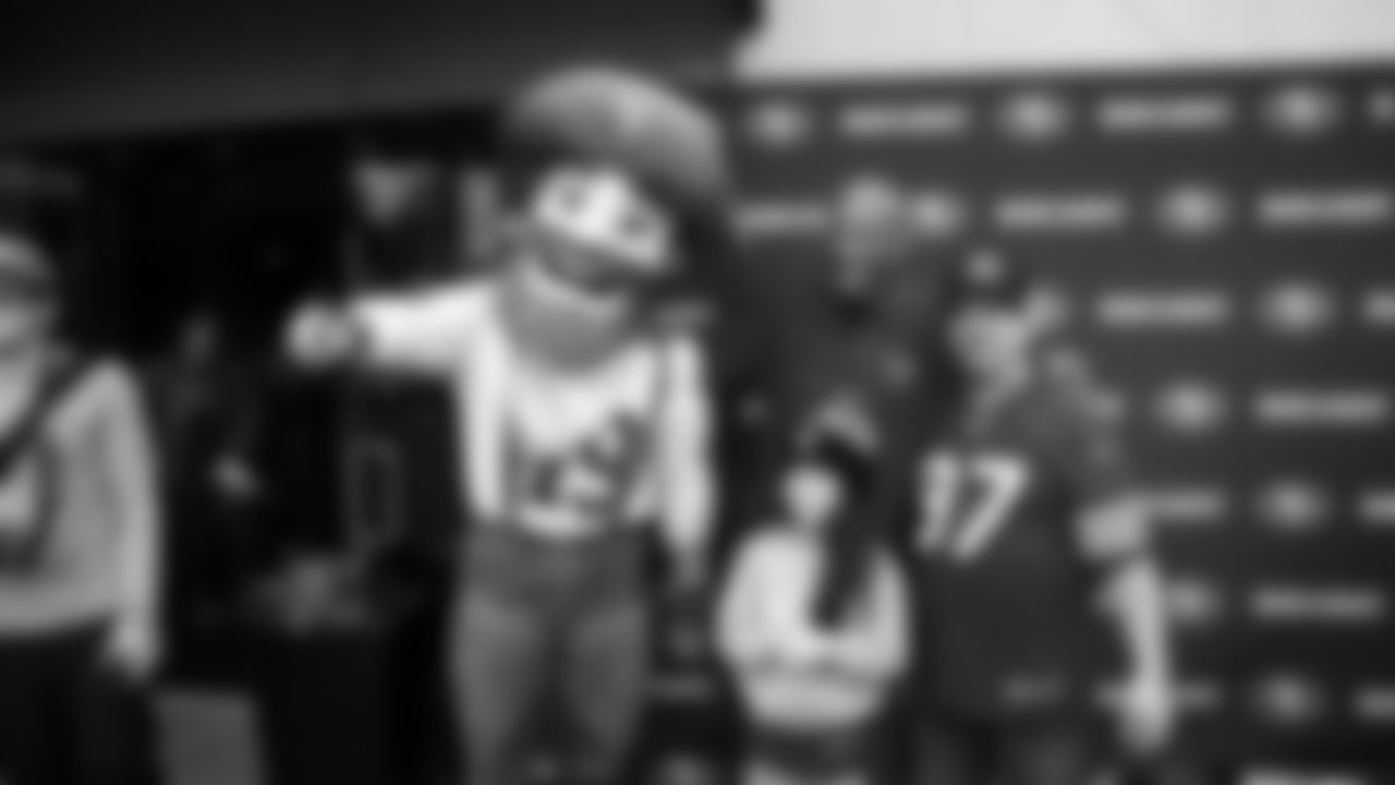 Sourdough Sam, 49ers Alumnus Mike Wilson