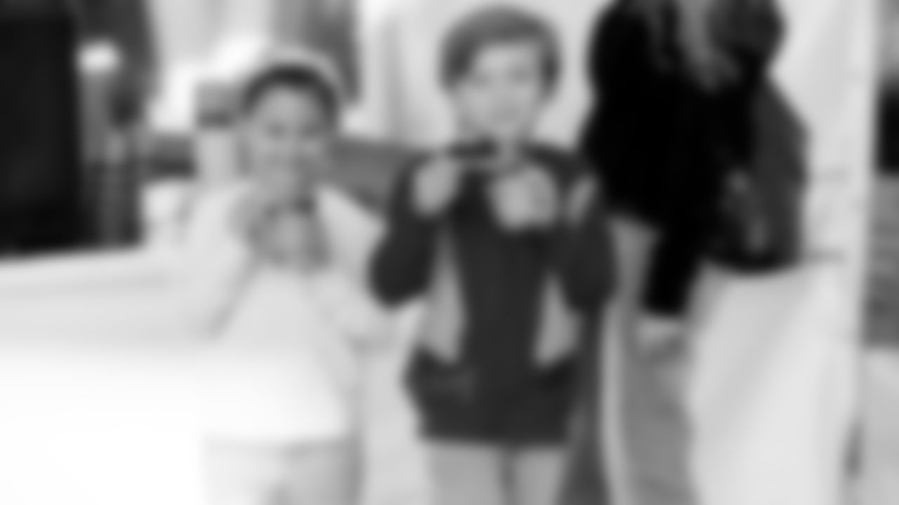 49ers Give Back at Annual Hope for the Holidays Event 🎄