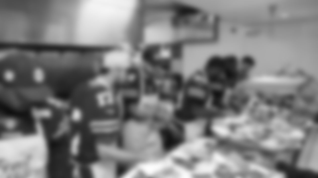 49ers and CityTeam Host Annual Feast with the Niners