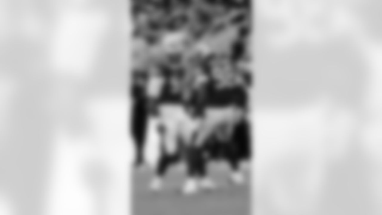 DL Sam Okuayinonu, DL Mykel Williams