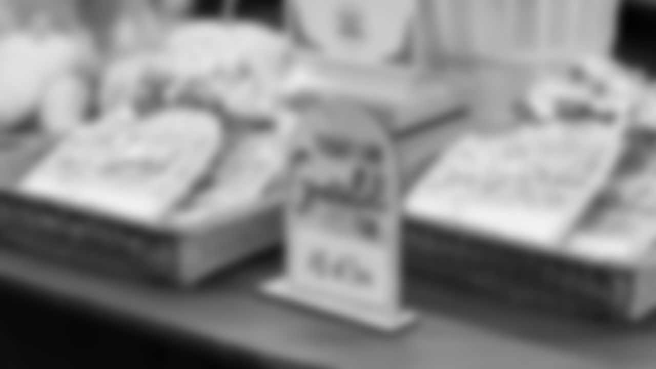 49ers Bring Holiday Cheer at Annual Feast with the Niners