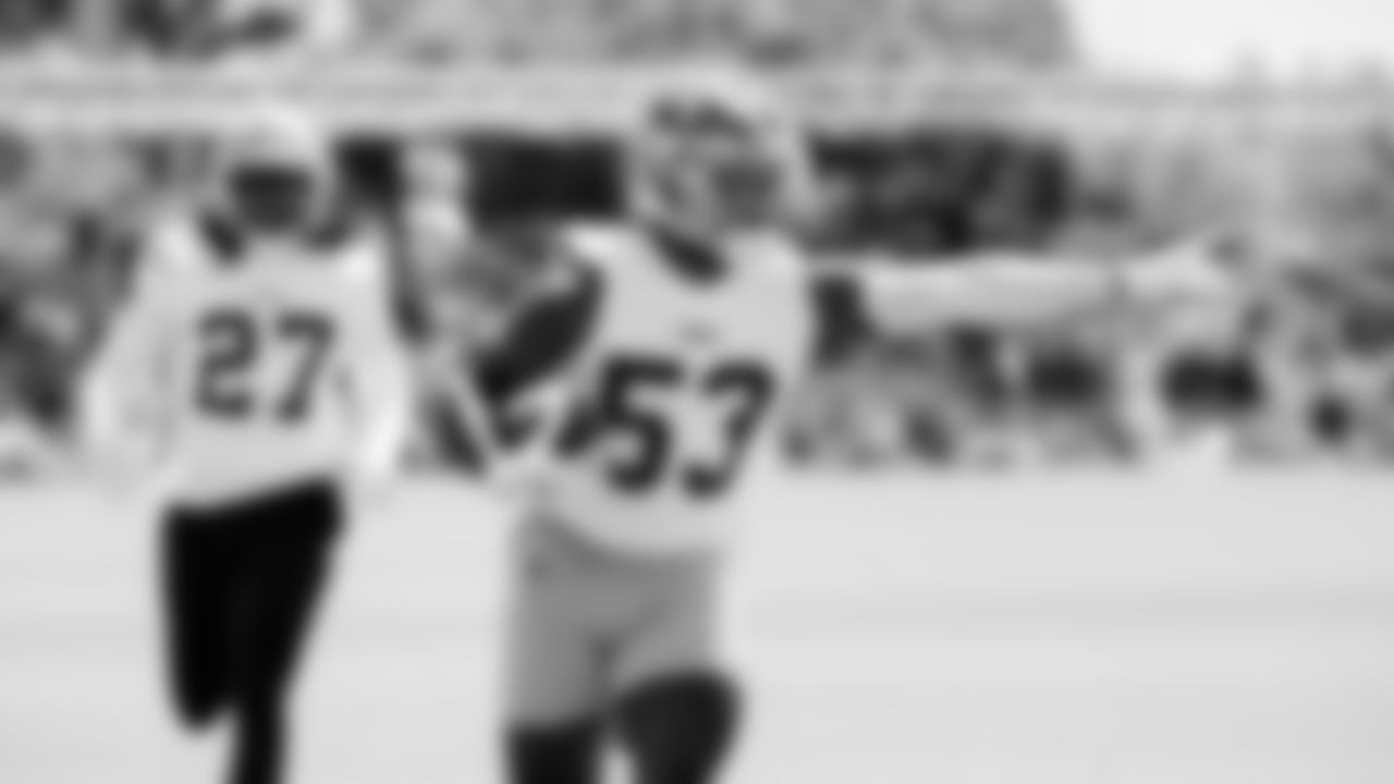 LB Dee Winters