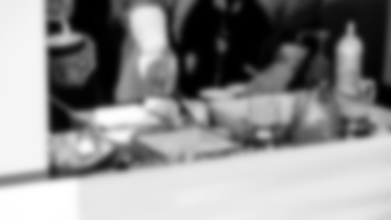 49ers Give Back at Annual Hope for the Holidays Event 🎄