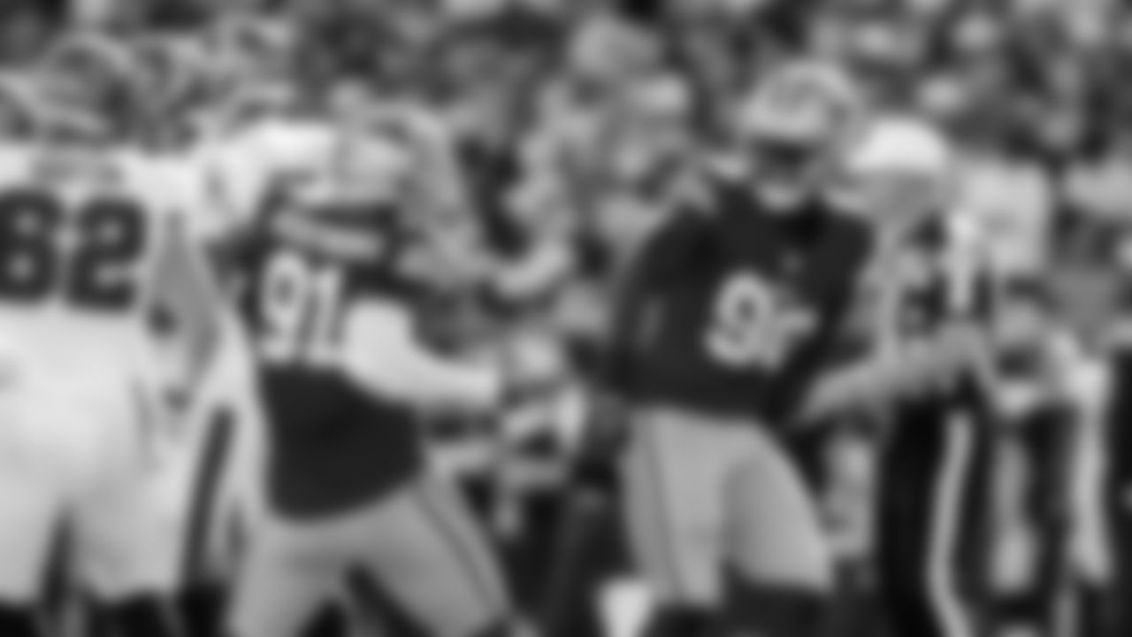 DL Sam Okuayinonu, DL Mykel Williams