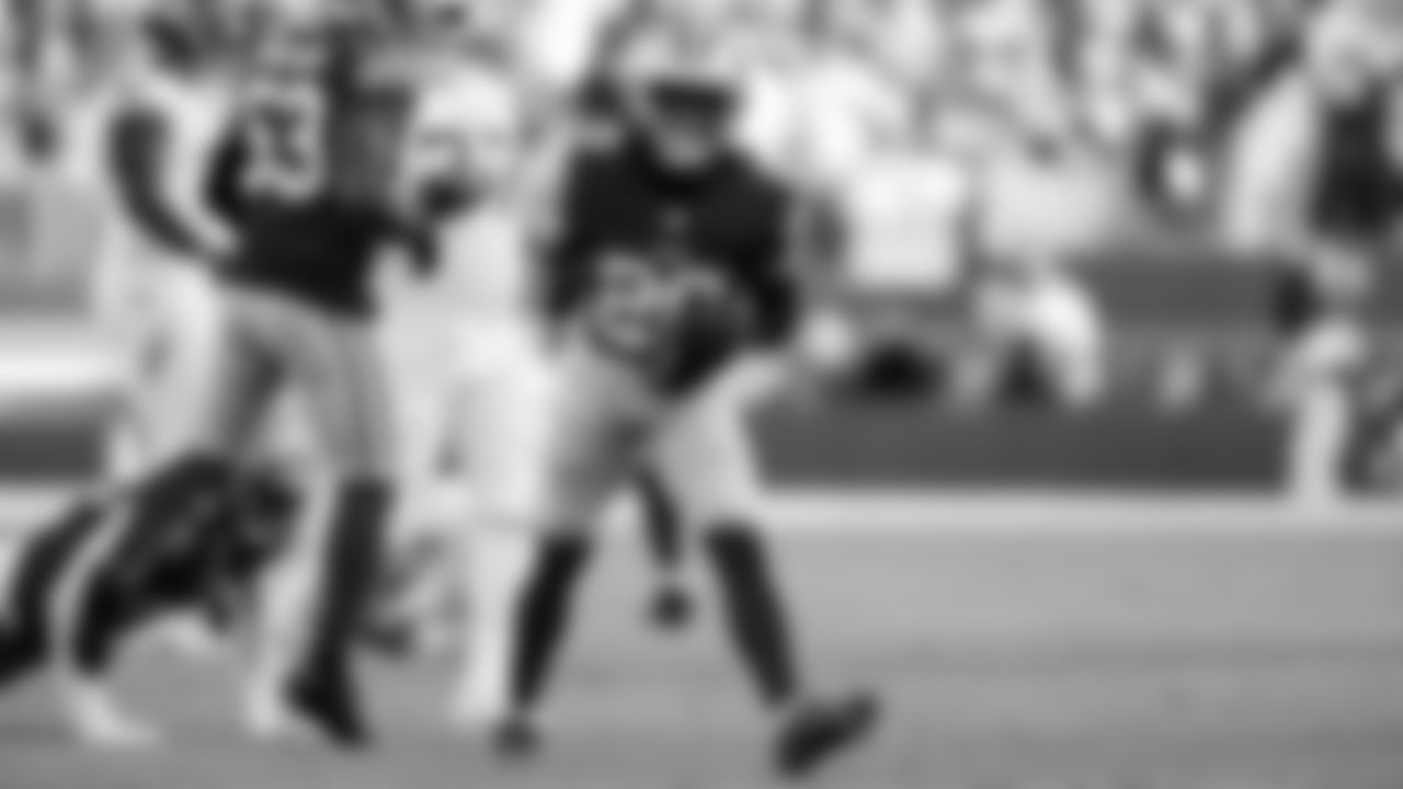 LB Dee Winters, CB Upton Stout