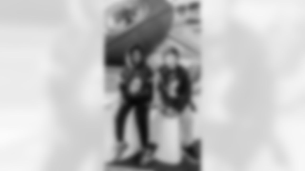 49ers Give Back at Annual Hope for the Holidays Event 🎄