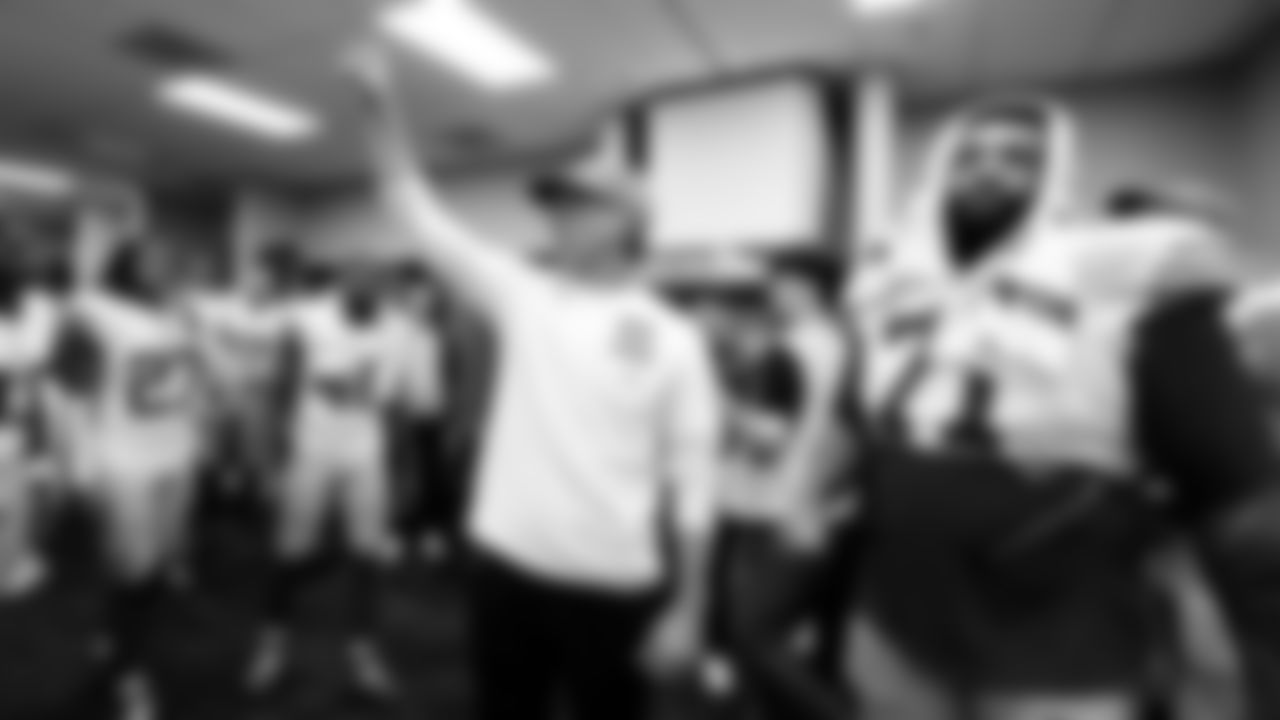 Head coach Kyle Shanahan, T Trent Williams