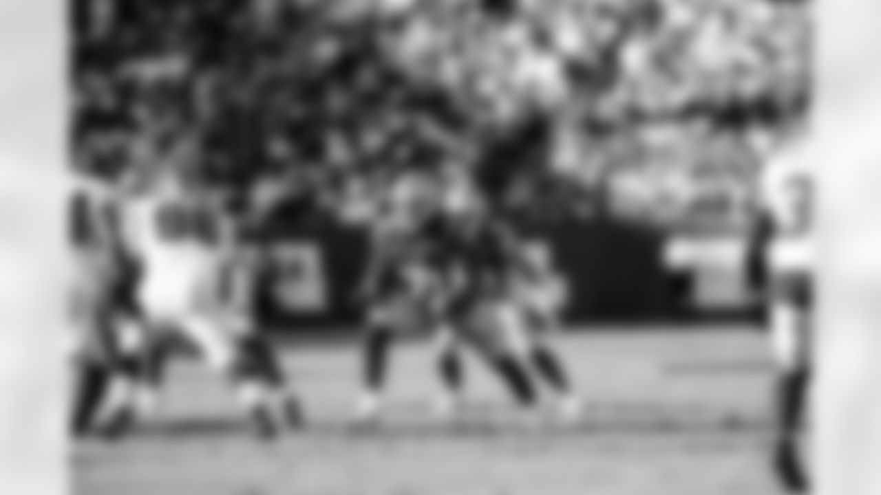 T Trent Williams