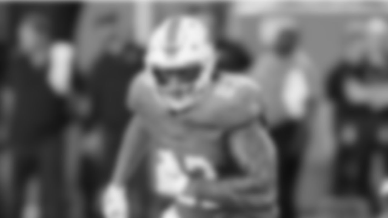 TE Eric Saubert