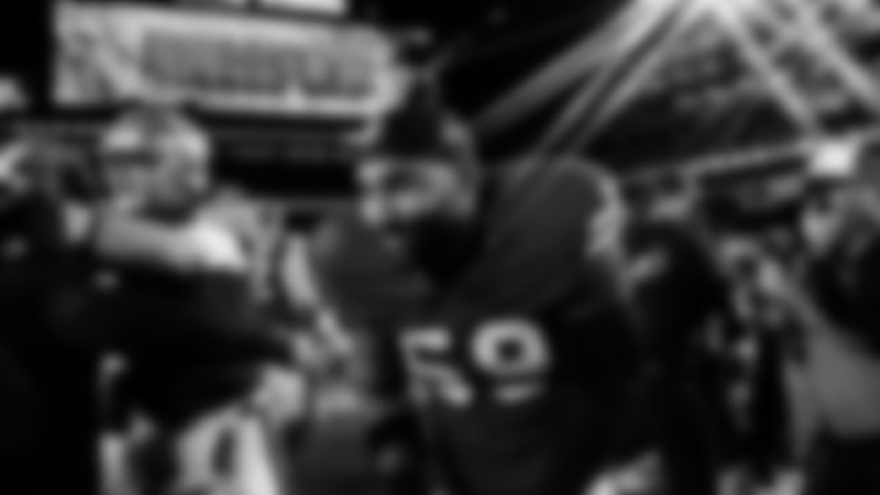 LB Curtis Robinson