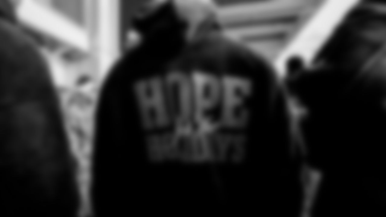 49ers Give Back at Annual Hope for the Holidays Event 🎄