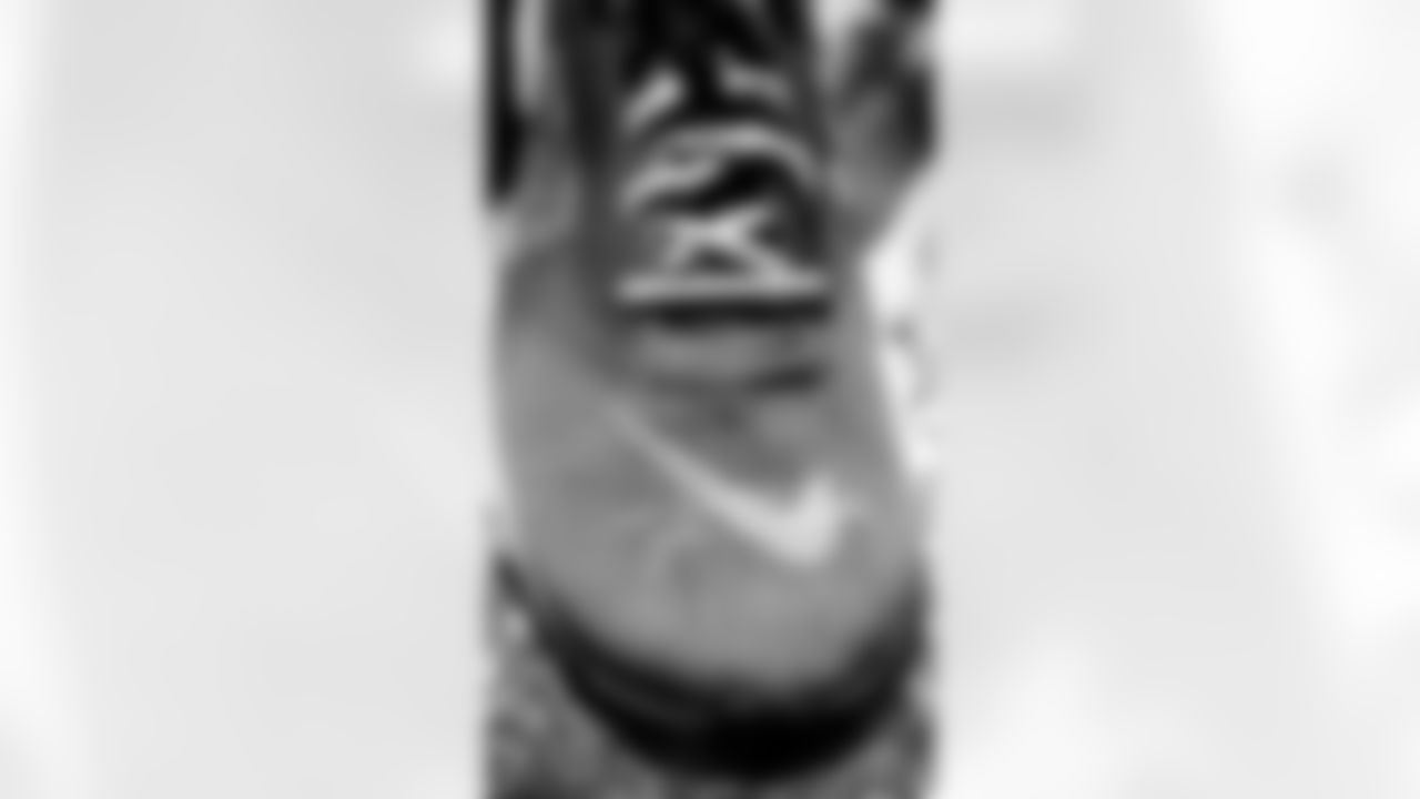 Assistant Offensive Line Coach Cameron Clemmons - Dementia Society of America