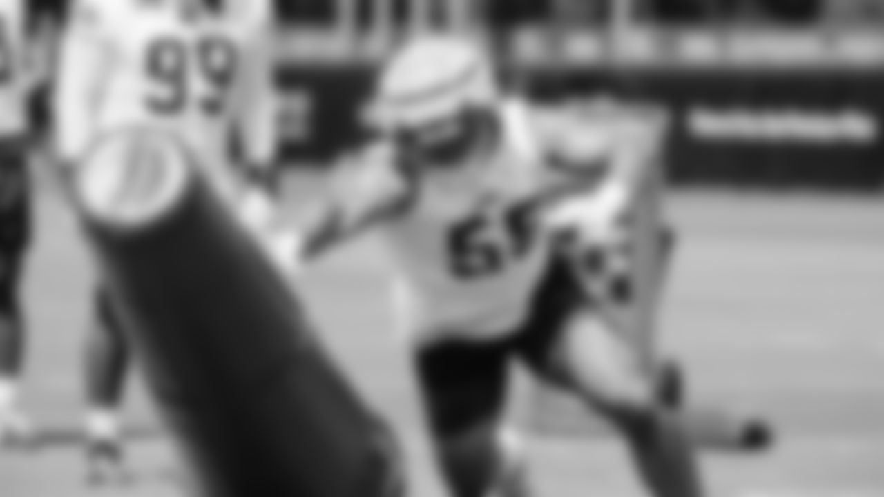 OL Drew Moss