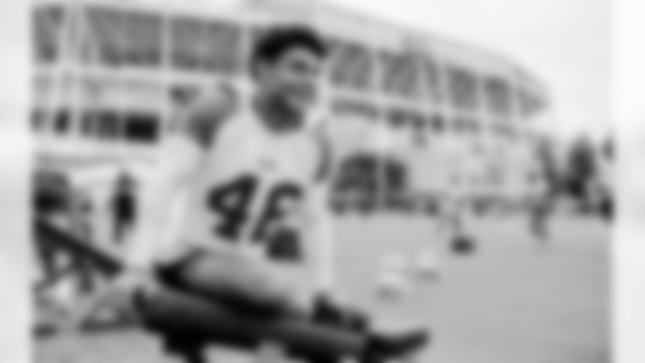 LB Chazz Surratt