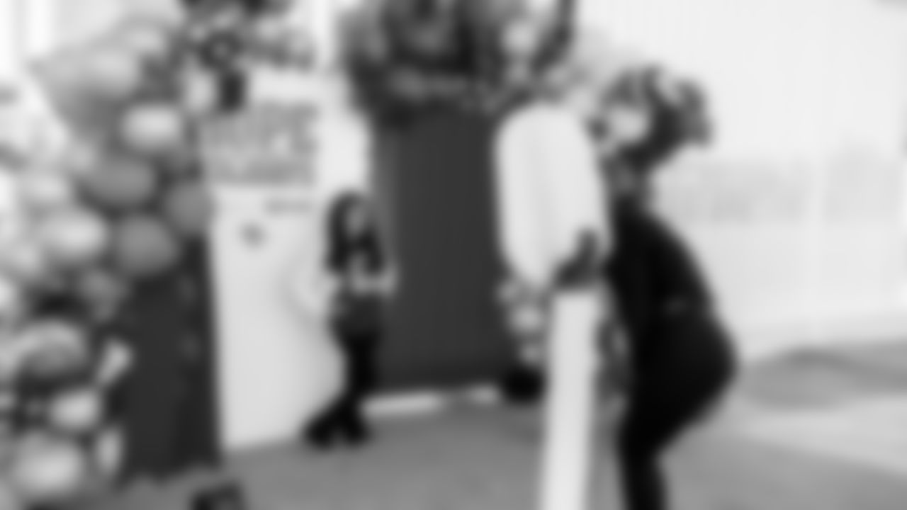 49ers Give Back at Annual Hope for the Holidays Event 🎄