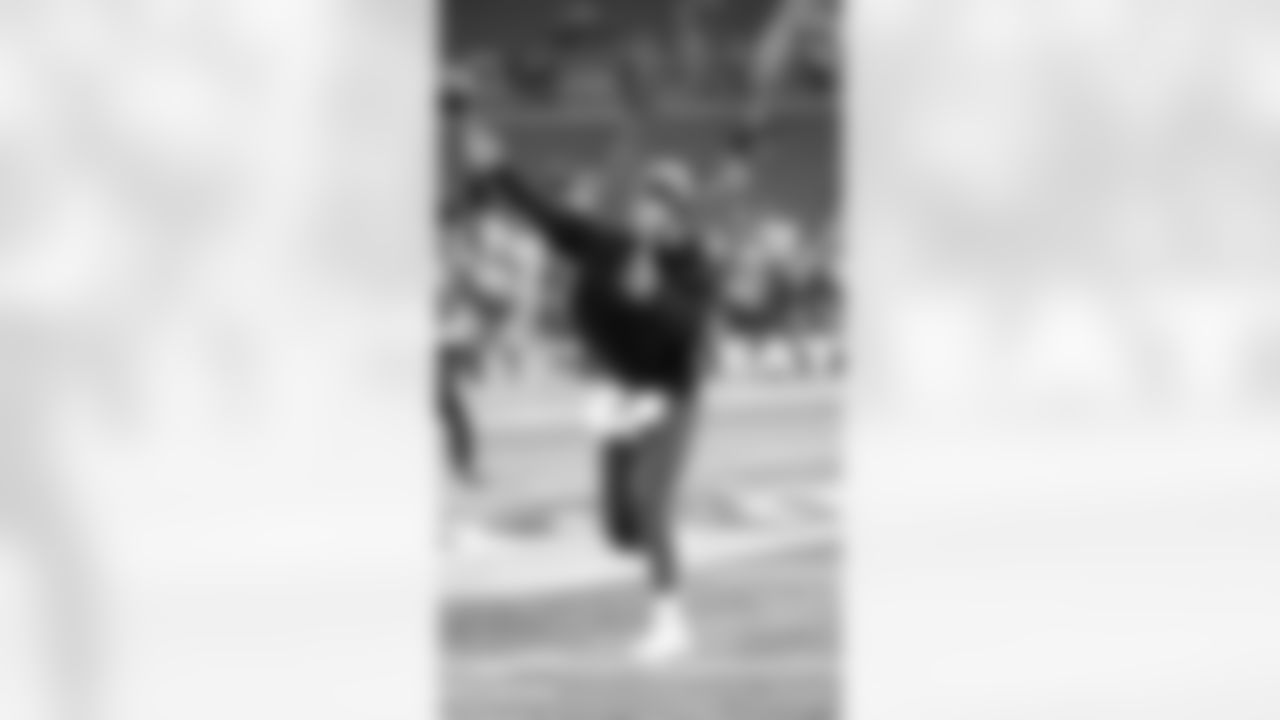 QB Sam Darnold