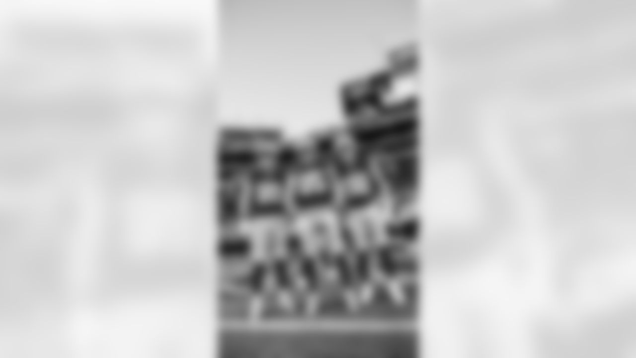 TE Luke Farrell, TE George Kittle, TE Jake Tonges