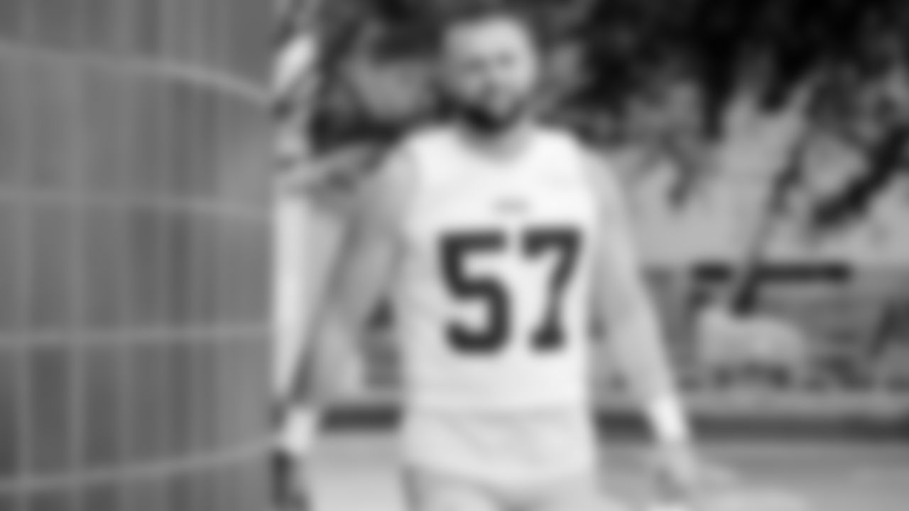 LB Luke Gifford