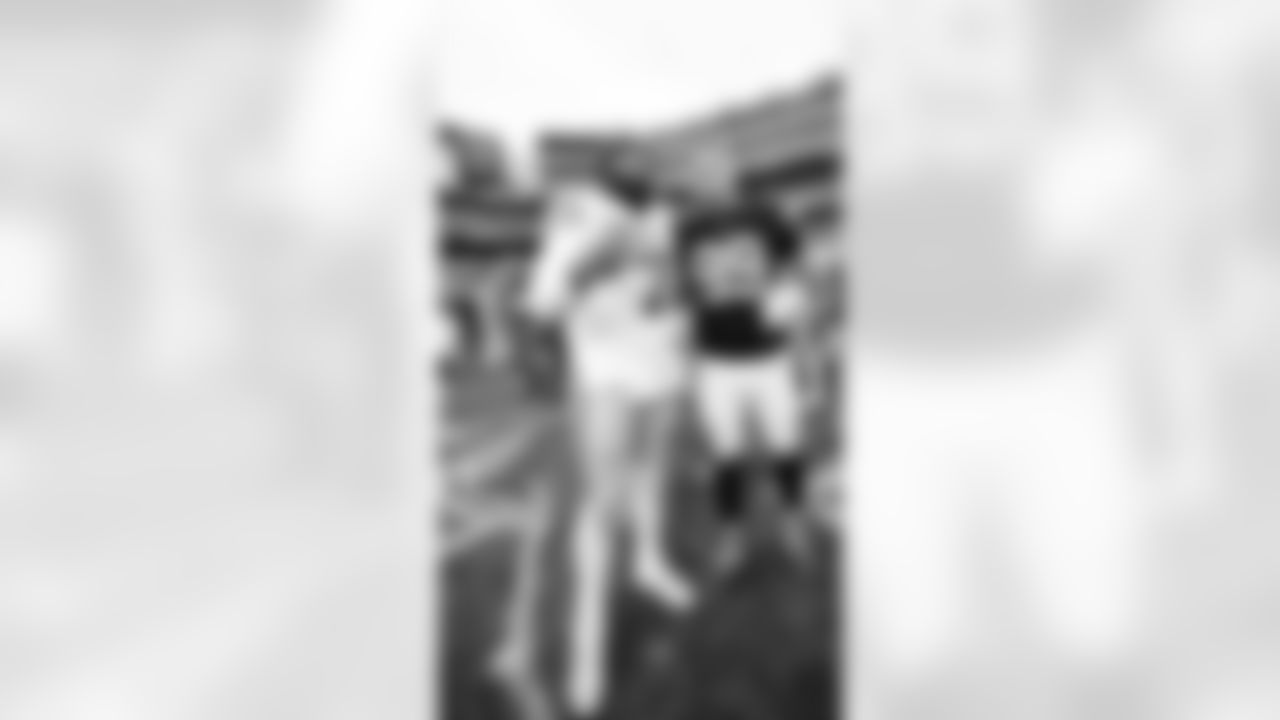 T Trent Williams, Cleveland Browns DE Cameron Thomas