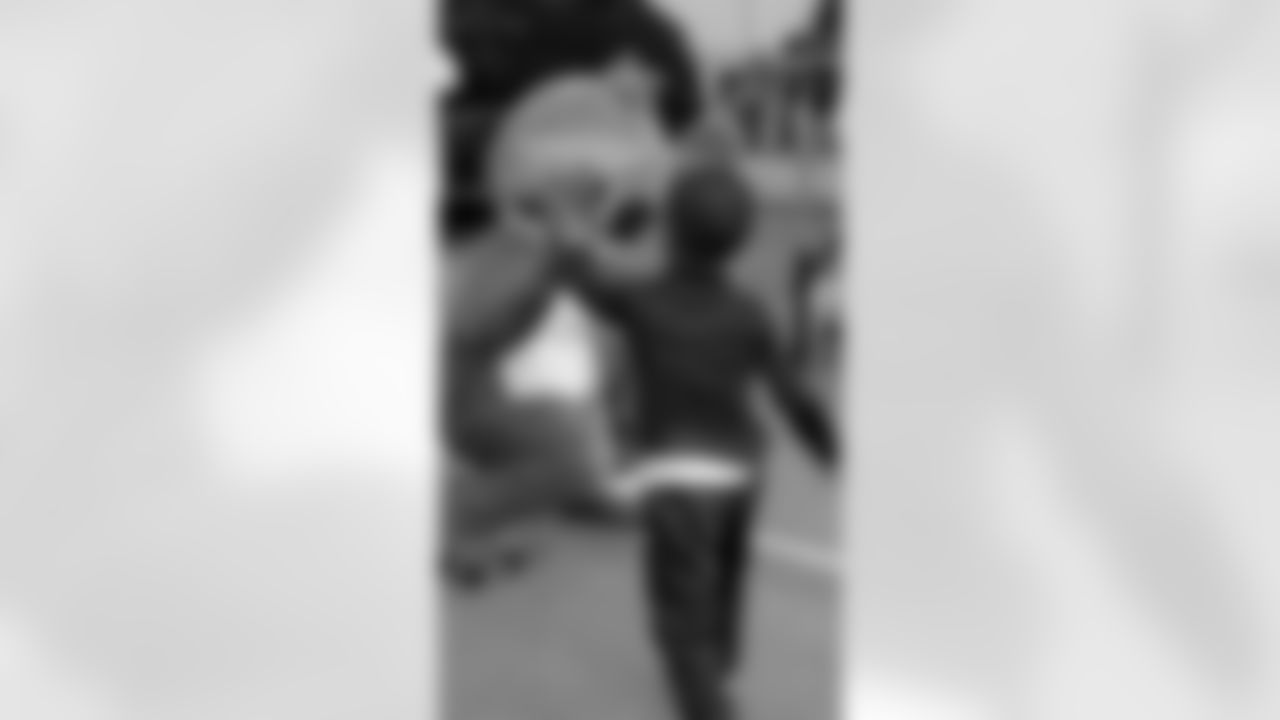 Curtis Robinson Hosts "A Cut Above" Wellness Event for Kids' Health & Vision