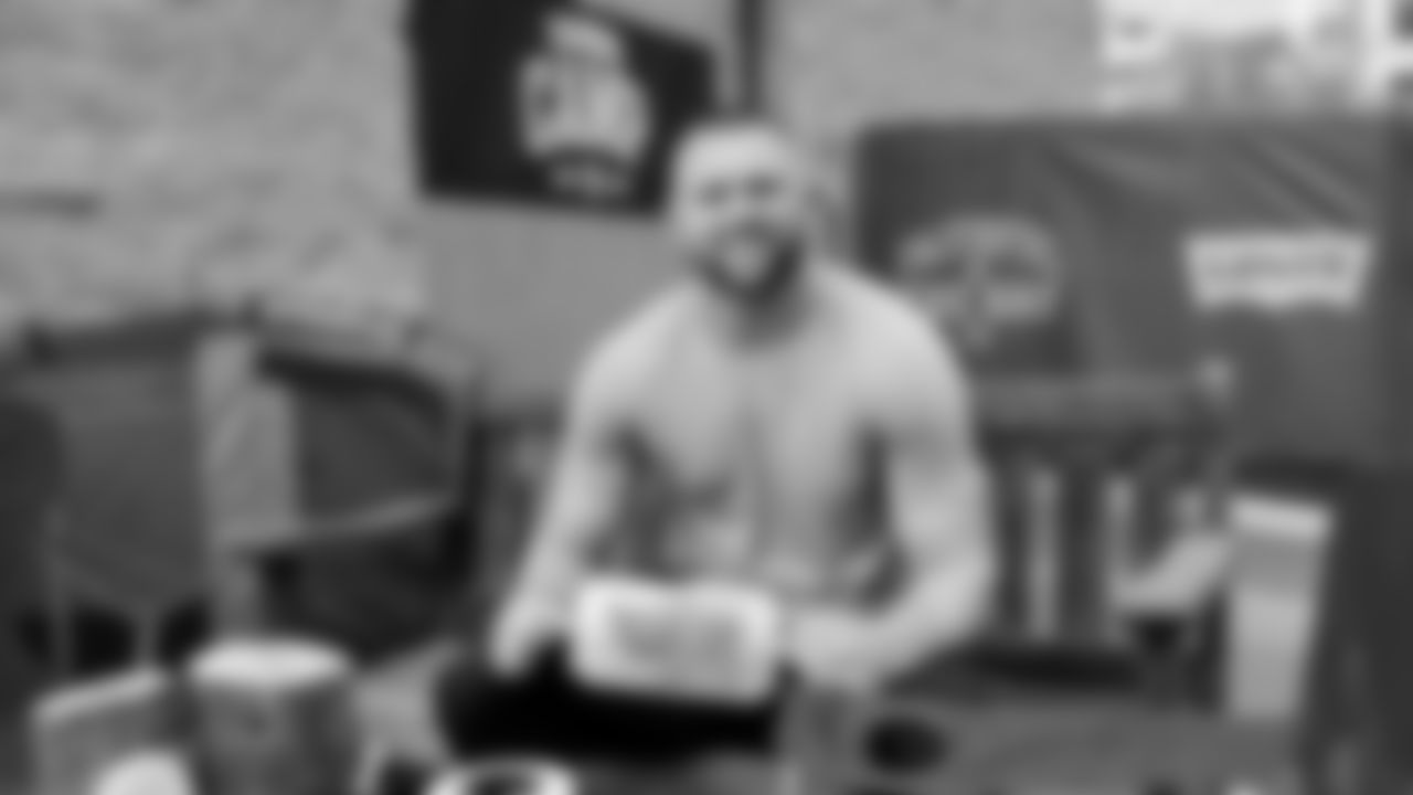 LB Luke Gifford