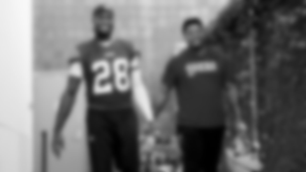 CB Darrell Luter Jr., DL Kevin Givens