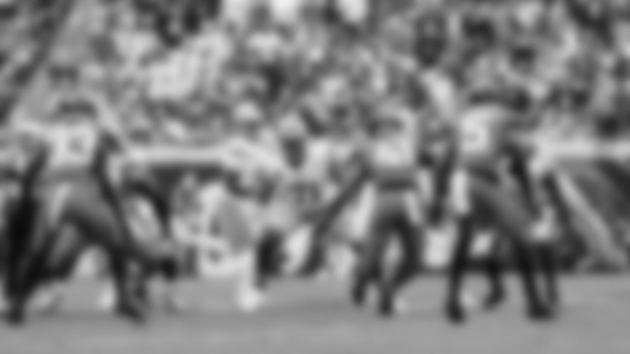 T Trent Williams