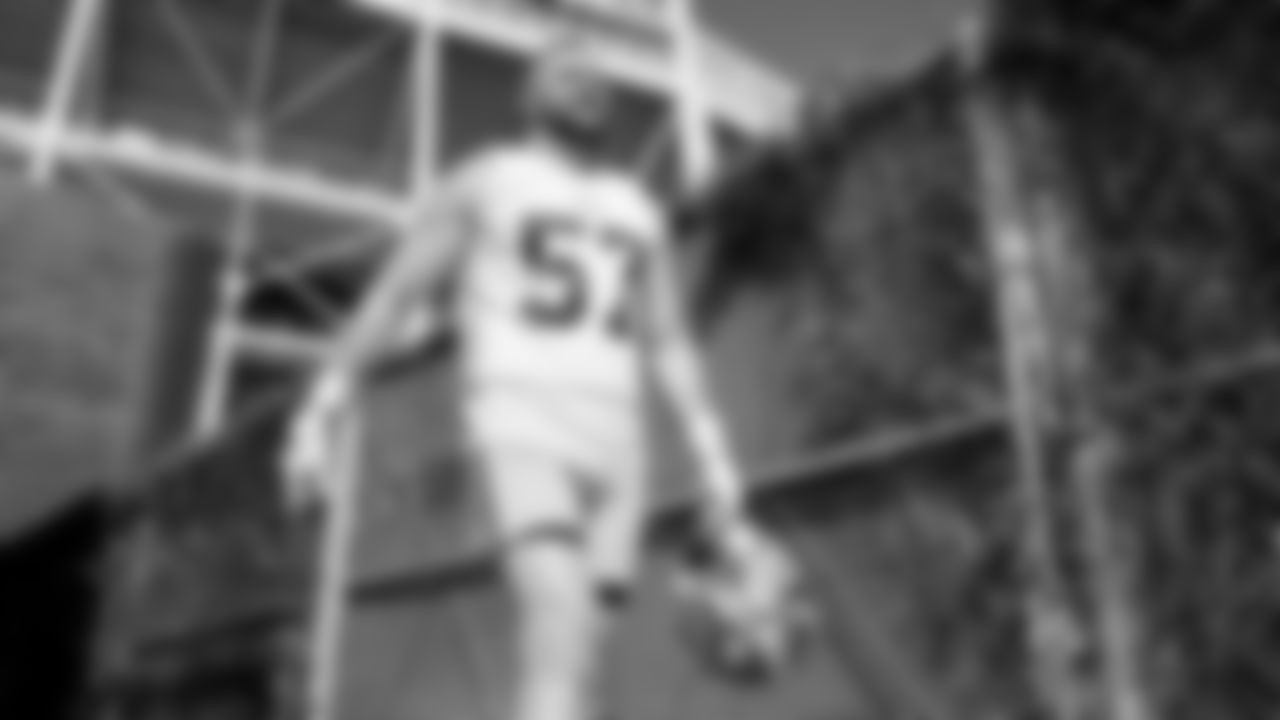 LB Luke Gifford