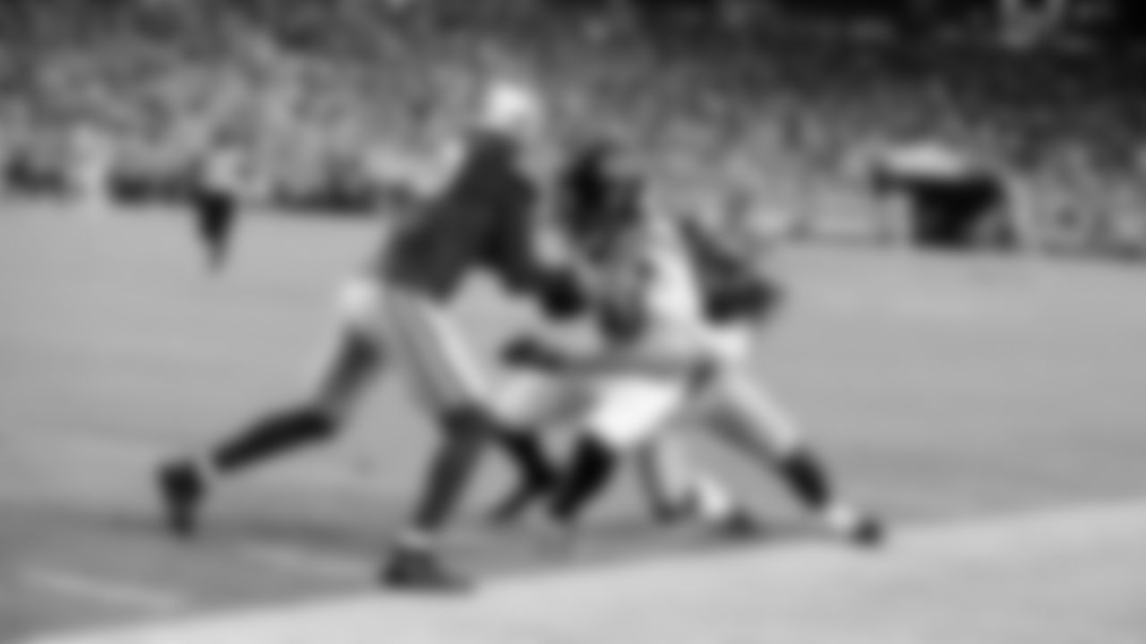 CB Renardo Green, S Ji'Ayir Brown