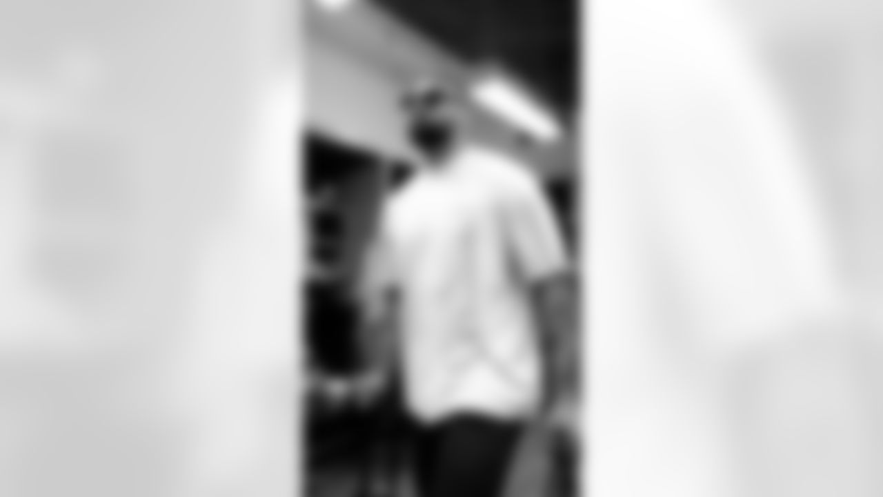 LB Curtis Robinson