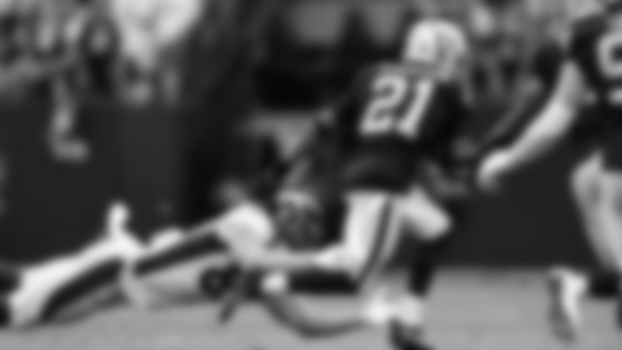 TE Eric Saubert
