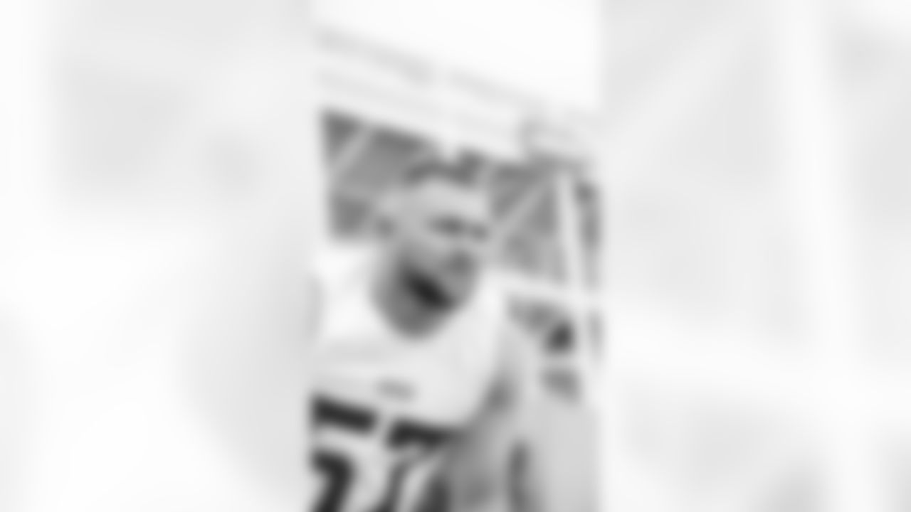 LB Luke Gifford