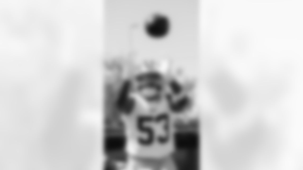 LB Dee Winters
