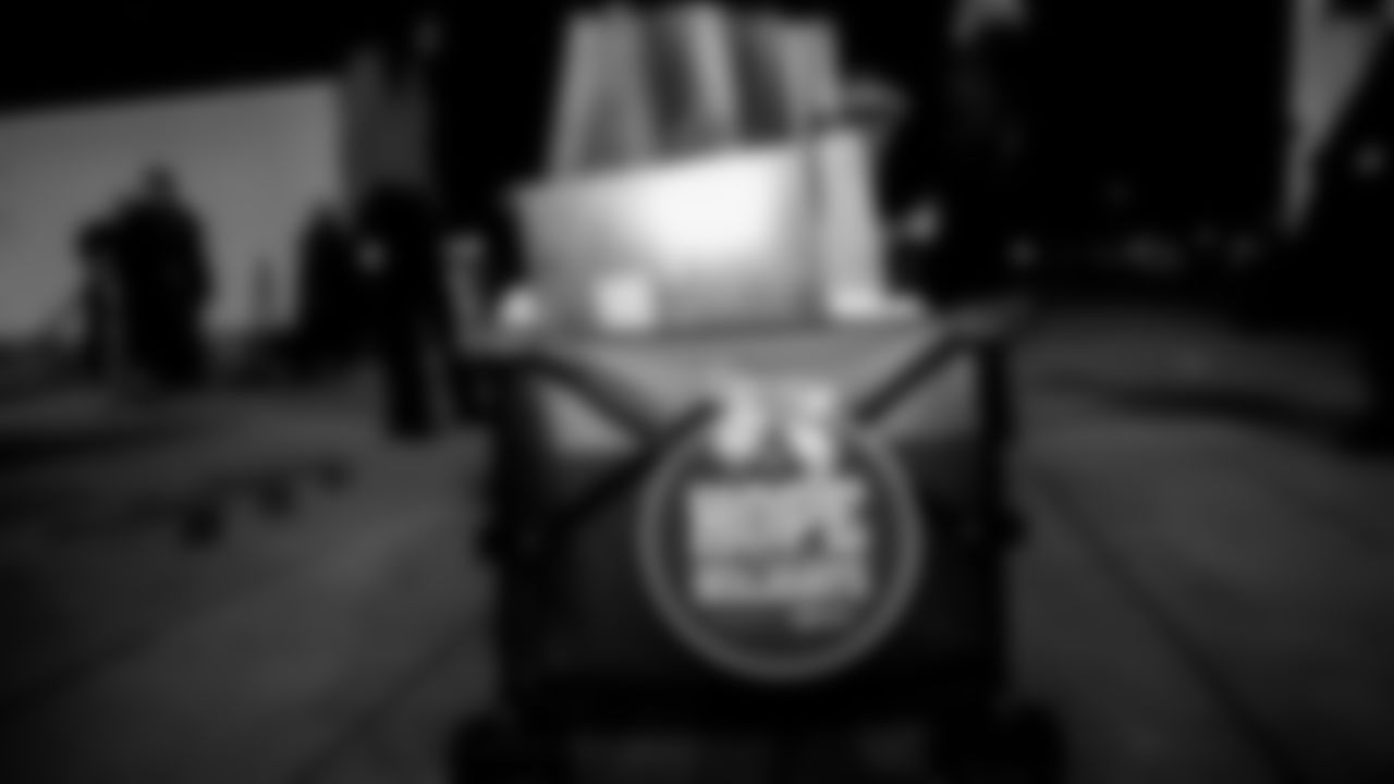 49ers Give Back at Annual Hope for the Holidays Event 🎄