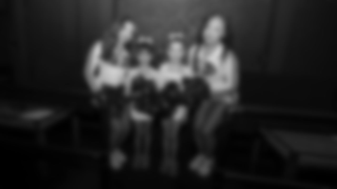 Gold Rush Cheerleaders, 49ers Faithful