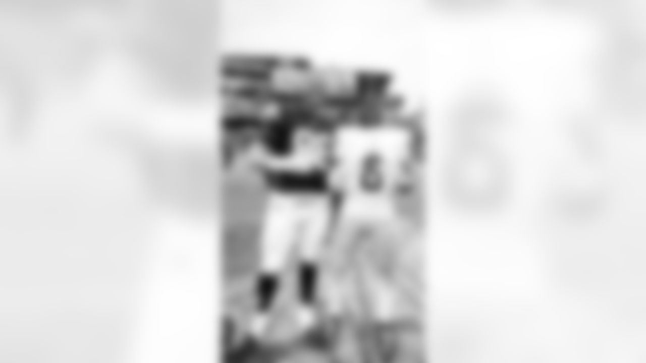 Cleveland Browns TE Blake Whiteheart, S Malik Mustapha