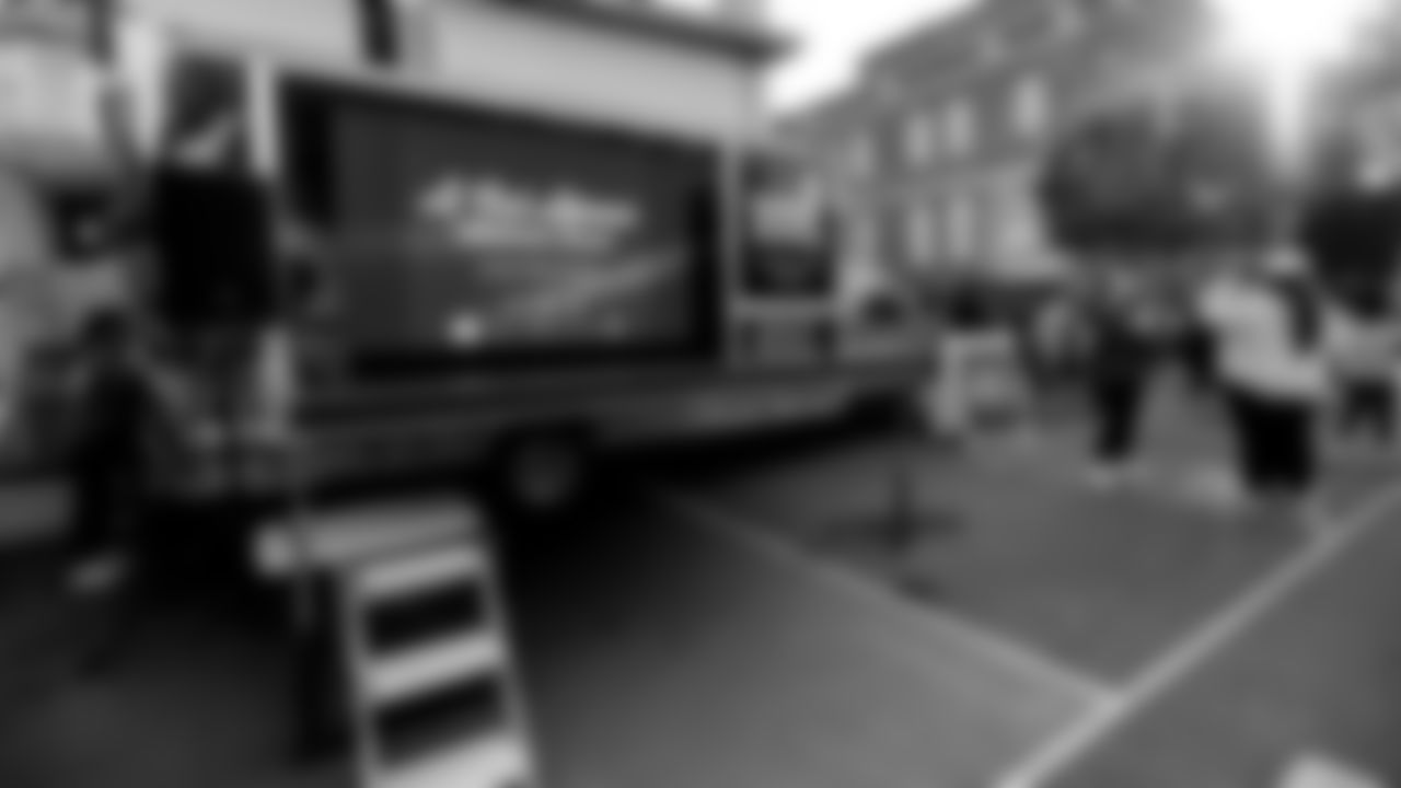 Curtis Robinson Hosts "A Cut Above" Wellness Event for Kids' Health & Vision