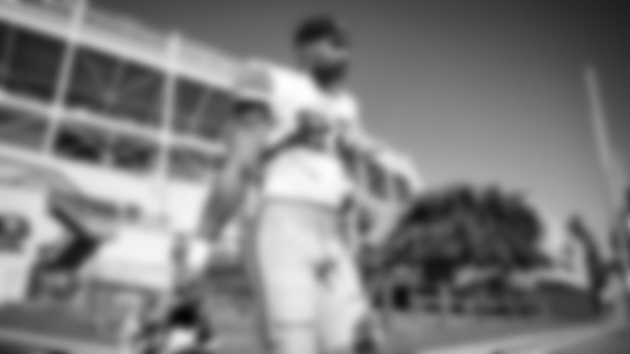 LB Curtis Robinson