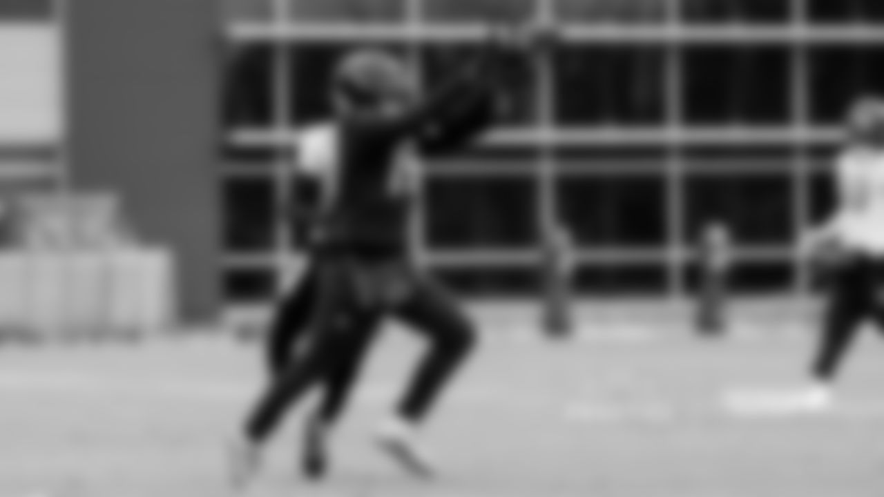 Chicago Bears players and coaches on the field for practice at Halas Hall, Thursday, January 1, 2026, in Lake Forest, Illinois.