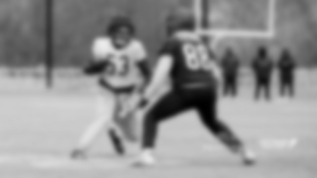 Chicago Bears players and coaches on the field for practice at Halas Hall, Thursday, January 1, 2026, in Lake Forest, Illinois.