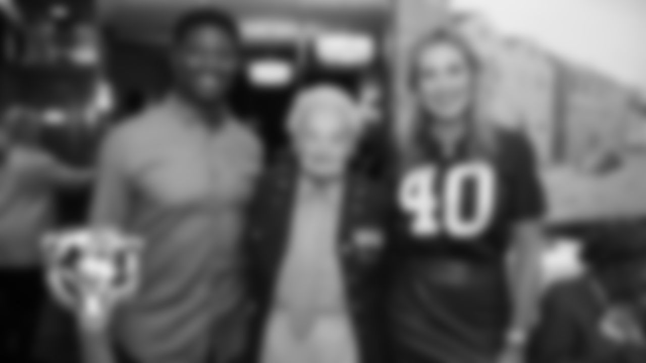 Former Bears defensive back Jerry Azumah attended the team's women in service dinner, where team reporter Lauren Screeden interviewed 101-year-old World War II Veteran Bette Horstman.