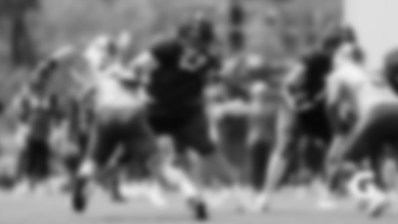 OL Darnell Wright