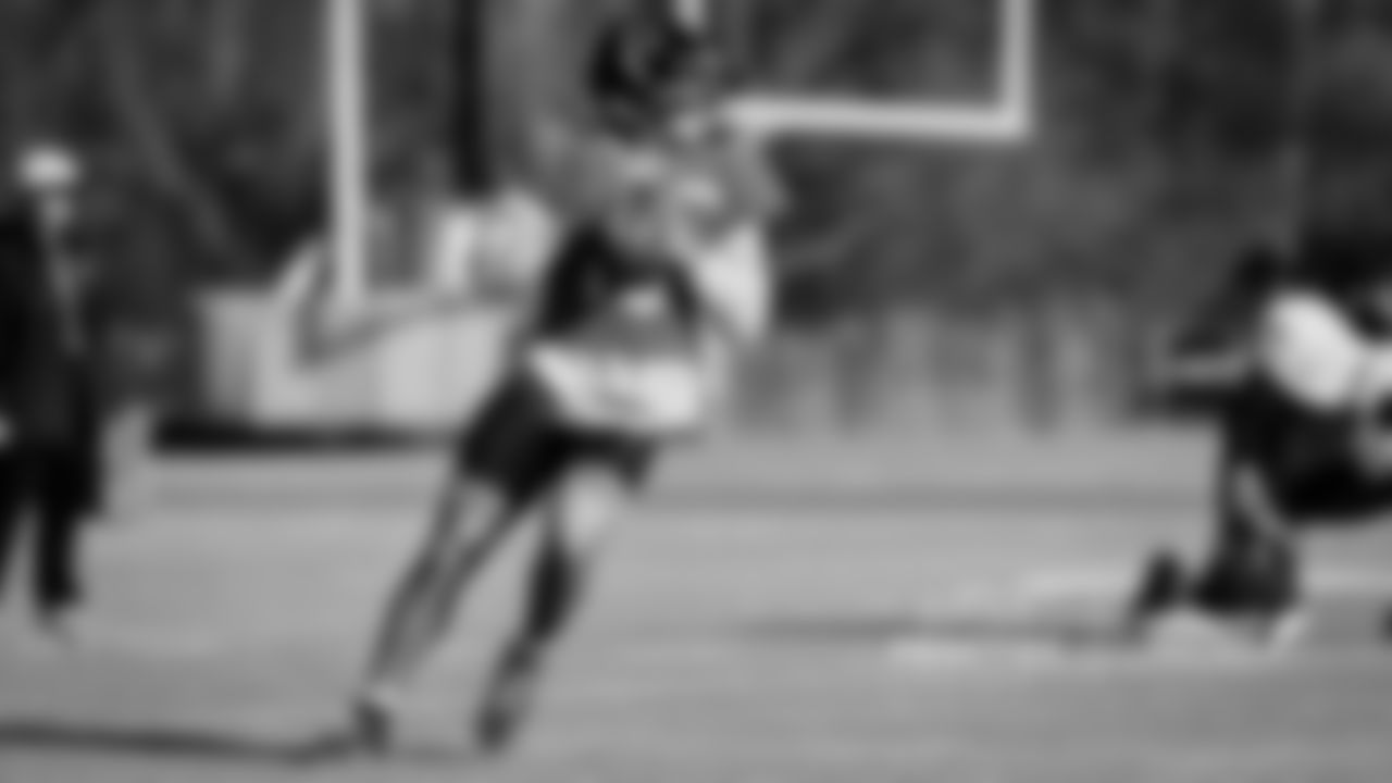 Chicago Bears players and coaches on the field for practice at Halas Hall, Tuesday, December 23, 2025, in Lake Forest, Illinois.