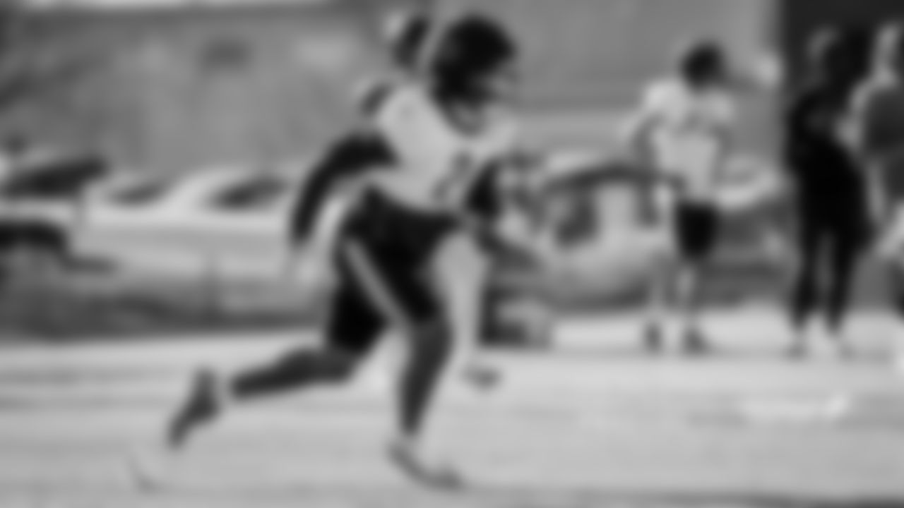 Chicago Bears players and coaches on the field for practice at Halas Hall, Tuesday, December 23, 2025, in Lake Forest, Illinois.