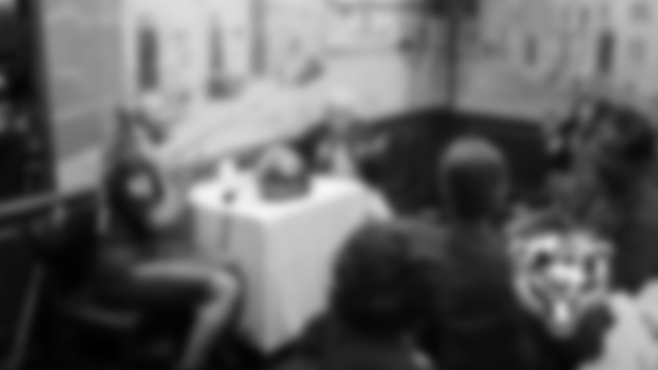 The Bears and USAA co-hosted a private dinner at Gene & Georgetti steakhouse to honor women in service. This event celebrated over 25 female active-duty and veteran members from various military branches, providing them a moment to share their stories and experiences. Former defensive back Jerry Azumah was also in attendance.