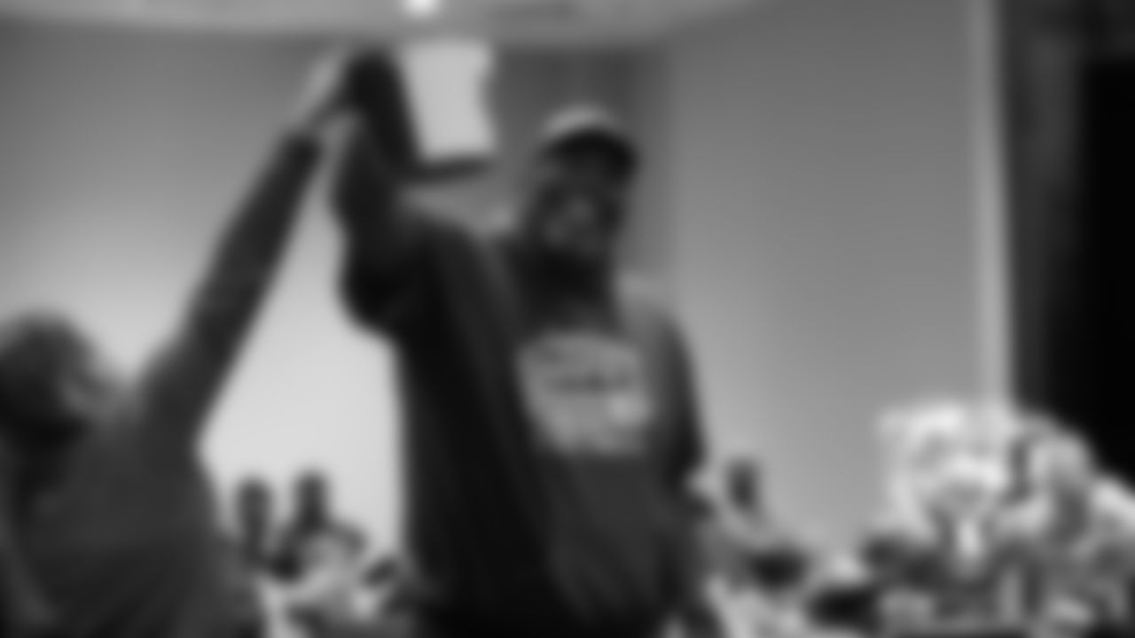 The Bears, in partnership with Merging Vets & Players (MVP), hosted a workout and dinner for 60 military veterans at Halas Hall for the second year. Former Bears, including Brandon McGowan, Matt Suhey, and James Williams, participated in a non-contact football drill workout with the veterans.